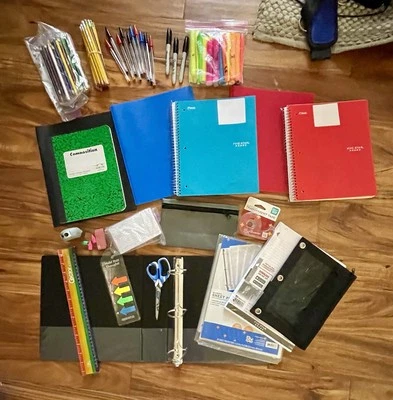 LOTE DE ÚTILES ESCOLARES DE OFICINA* BOLÍGRAFOS, LÁPICES, CARPETAS, papel, cuadernos, carpetas Foto 1 de 4