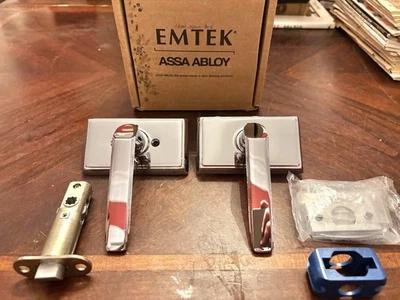 Emtek 8221MLHUS26 Milano Chrome Left Lever Privacy Door Handle Rectangle Rosette - Image 1 of 3