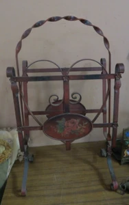 Antiguo soporte para cargador de hierro forjado Shabby Chic pintura roja original 10"x19" - Imagen 1 de 10