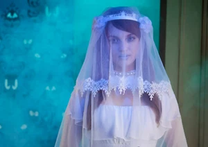 DISNEY La Mansión Embrujada Novia Velo Iluminado Halloween Disfraz NUEVO - Imagen 1 de 13