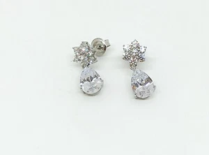 ORECCHINI IN ARGENTO 925 FIORE CON ZIRCONI E GOCCIA CON ZIRCONE A GOCCIA COO0092 - Foto 1 di 6