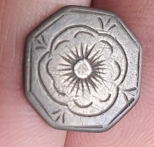 COLONIAL SILVER TUDOR ROSE BUTTON - Picture 1 of 2