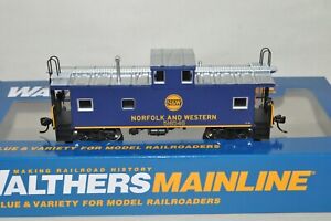 HO scale Walthers Norfolk & Western Ry International wide vision caboose 518546