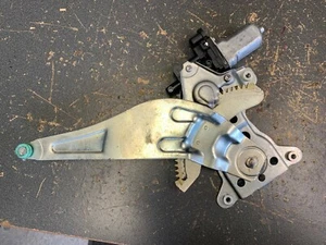 07 - 13 Suzuki SX4 trasero izquierdo lh conductor puerta motor/regulador - Imagen 1 de 2