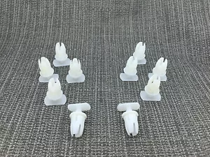 RANGE ROVER CAR LOWER DOOR SEAL/WEATHER STRIP FASTENER PLASTIC GROMMET TRIM CLIP - Picture 1 of 9