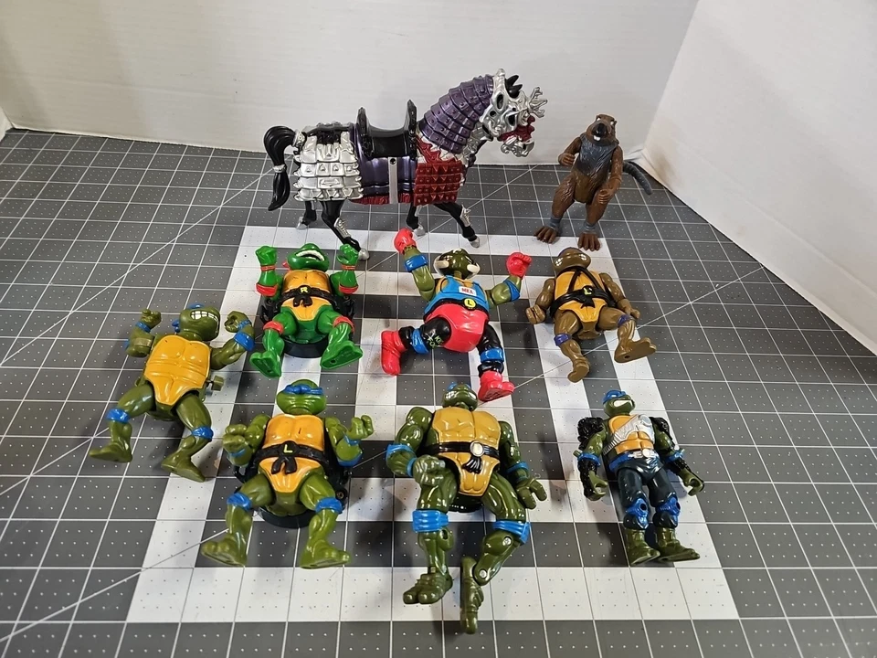 Enorme lote de figuras de acción vintage TMNT para piezas o reparación  Foto 1 de 4