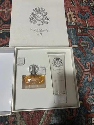 English Laundry de Christopher Wicks No. Juego de regalo de 7 perfumes Foto 1 de 4