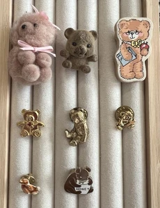 Lotto 8 pezzi spille orsacchiotto vintage spille peluche legno smalto tono oro da collezione - Foto 1 di 18