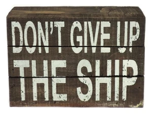 Letrero de estante de caja Dont Give Up the Ship madera manchada 7 pulgadas - Imagen 1 de 1