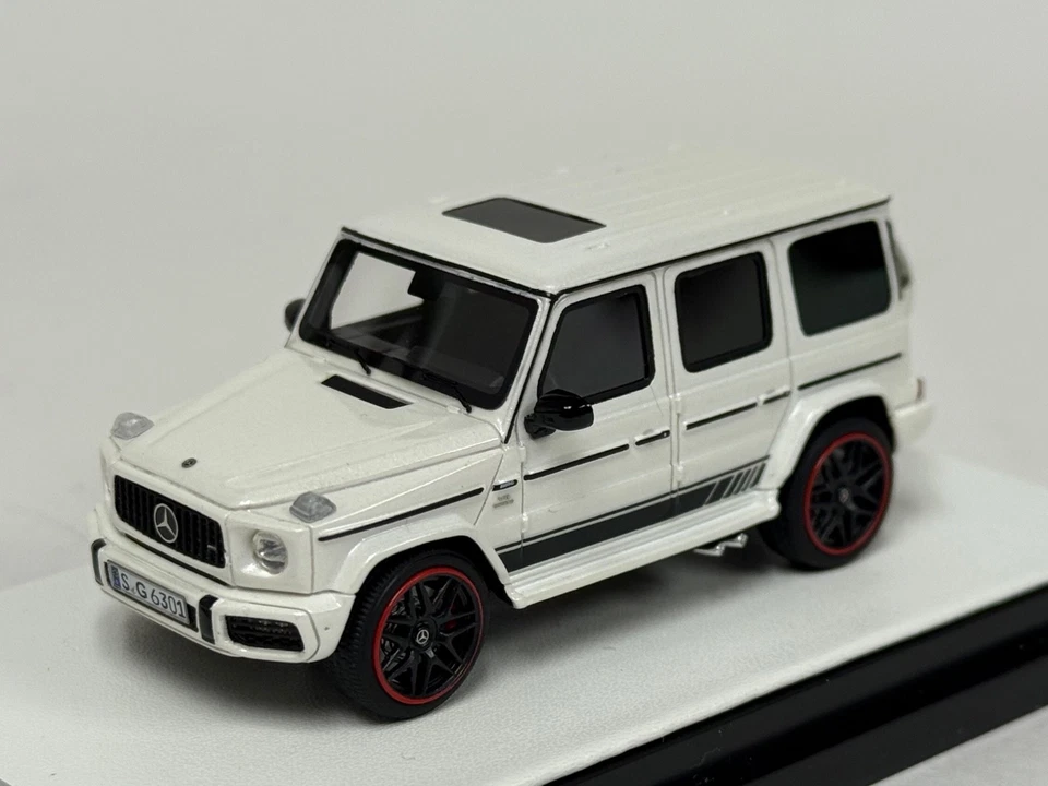 Motorhelix Mercedes Benz AMG G63 1/64 de 2019 en blanco. MIX1 Foto 1 de 4