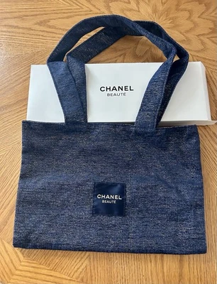 Auténtico Bolso de Mano Chanel Beaute Azul Marino 13"x 17" 2023 Holiday Limited CAJA NUEVA Foto 1 de 4