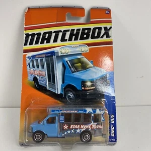 2011 Matchbox #62 GMC® Bus / #1 STAR HOME TOURS - Picture 1 of 5