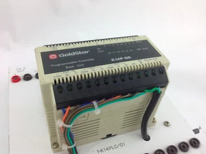 Controlador programable Goldstar K14P-DR en placa de prueba - Imagen 1 de 2