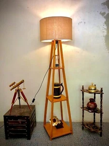 Lámpara de pie de madera con estante, acabado marrón, para salón, dormitorio y oficina - Imagen 1 de 6