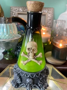 Trankflasche animiert grün, Totenkopf, leuchtet Halloween Requisite Deko *SIEHE VIDEO** - Bild 1 von 12