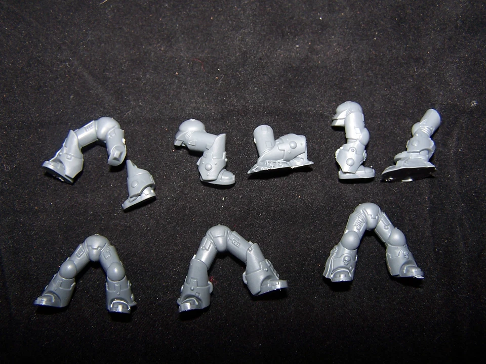 GAMES WORKSHOP 6 Space Marine Devastator Legs (Bits)