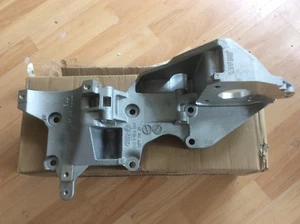 Brand New Genuine 2.0 tdi VW Alternator Bracket. 03L903143D. Original box. - Picture 1 of 3