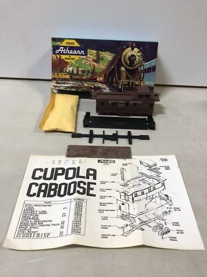 Athearn HO Scale 1251 Caboose Southern Pacific Car #1060 - Image 1 of 3