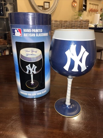 New York Yankees Boelter Brands MLB Hand-Painted Artisan Wine Glass 33oz Cover