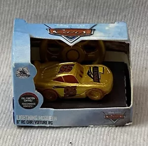 Mini Marcas Disney Cars Iluminación McQueen Ultra Raro Coche Dorado Es Pequeño - Imagen 1 de 8