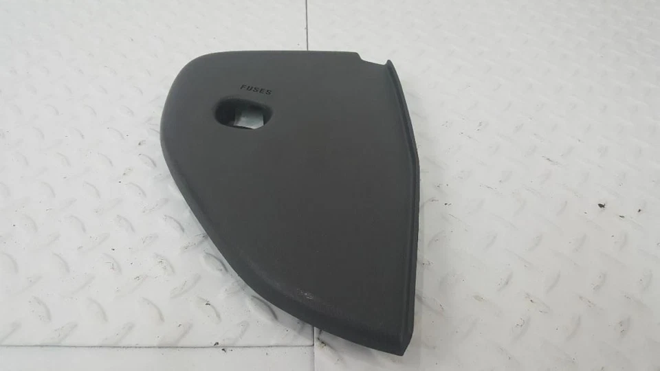 Cubierta de fusible de extremo de tablero de pasajero delantero Buick Century 97-05 10422932 Foto 1 de 4