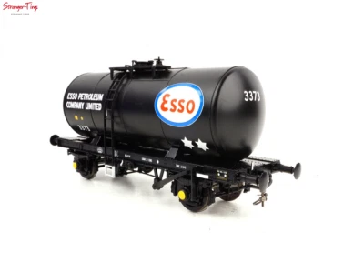 Heljan 35t B Tank Wagon Esso Black Early 1:43 Scale, O Gauge - Image 1 of 3