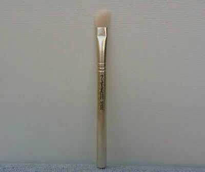 MAC 575SE Angled Small Shadow Brush, Travel Size, Brand New! - Image 1 of 4