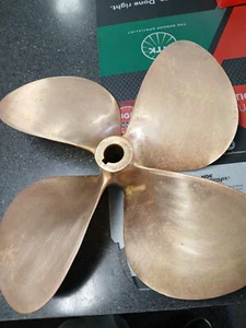 17x15 RH COLUMBAIN Tetradyne 4 BLADE boat propeller from a LURS 28' - Picture 1 of 7