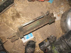 Oliver Tractor Hydraulic Cylinder - Picture 1 of 1