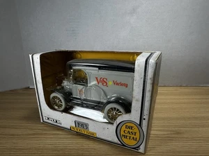 Ertl Diecast Metal 1913 Model T Bank 1/25 Scale - Picture 1 of 4