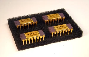 PET 4116 D-Ram 16k x 1Bit złota ceramika firmy TESLA -Commodore PET- 4 sztuki - Zdjęcie 1 z 1