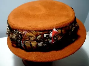 Vintage Very Pretty Original Rust Colored Feather Trimmed Hat - Picture 1 of 3