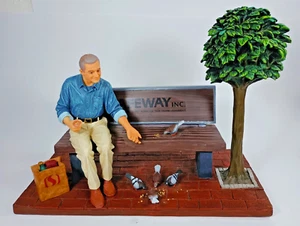 Safeway Inc. de colección Escultura de aves de alimentación "Hombre en banco" de tiendas de comestibles. - Imagen 1 de 18