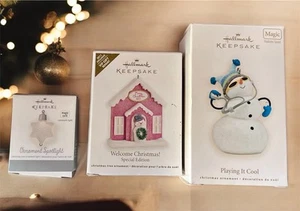Hallmark Ornamenti Playing It Cool Welcome Natale e Riflettori - Foto 1 di 1