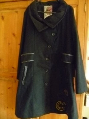 Abrigo de mujer Desigual Trench talla EU44 UK 12 negro grunge gótico Foto 1 de 4