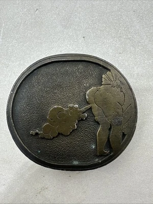 Hebilla de cinturón de colección Beardsley obra de arte 'pedo', punk trucker humor latón Foto 1 de 4