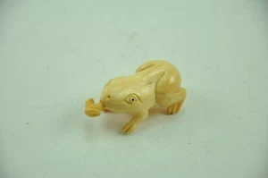 Vintage Chinese Buffalo Bone Hand Carved Snuff Bottle - Frog Design - Picture 1 of 4