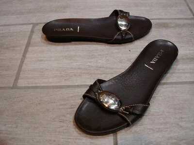 Prada Cuero Marrón con Logo Metal Slides Mujer Talla 38 ¡Precioso! Foto 1 de 4