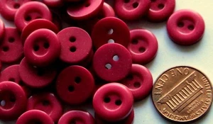 36 Amaranth Pinkish Red Small Plastic Sew-through Buttons 1/2" 12MM Lot # 2045 - Picture 1 of 1