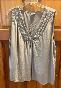 J Jill Womans Blouse SZ XL Silk Sage Green Pullover -VNeck Ruffle - Picture 1 of 4