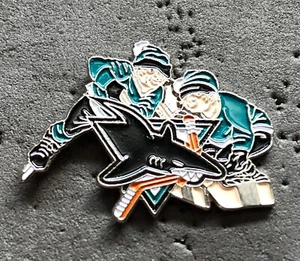 San Jose Sharks Kids One on One NHL Hockey Pin - Imagen 1 de 1