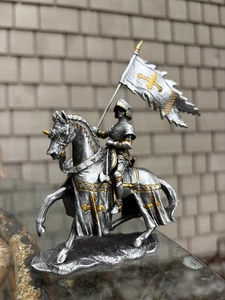 SELTENE Veronese Tempelritter Statue Bannermann auf Pferd 4 Zoll groß Zinn - Bild 1 von 8