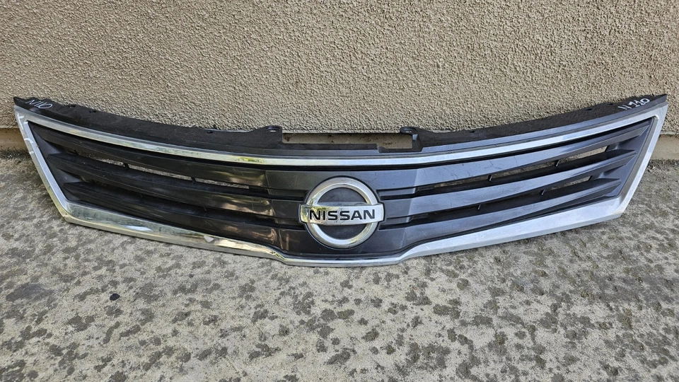 Nissan Versa 2010-2012 hatchback parrilla delantera cromada OEM N110 Foto 1 de 4