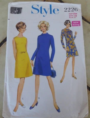 VINTAGE STYLE DRESS PATTERN FROM 1968 - NO.2226 - HALF SIZE 14.5 - Image 1 of 2