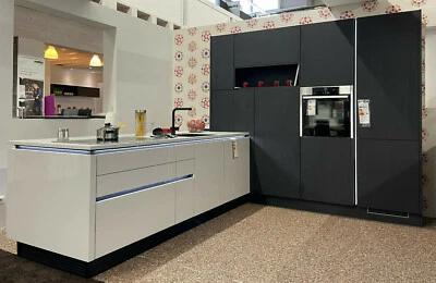 Nolte Ausstellungsküche Lux L16 Platingr+M15 Manhattan Eiche Nero NUR HOLZTEILE - Bild 1 von 4