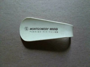 Vintage Montgomery Ward Schuhlöffel goldfarben metallic geprägter Text elfenbein creme  - Bild 1 von 2