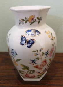 Jarrón de jardín Aynsley Fine Bone China Cottage. 12 cm de alto 8 cm de ancho - Imagen 1 de 7