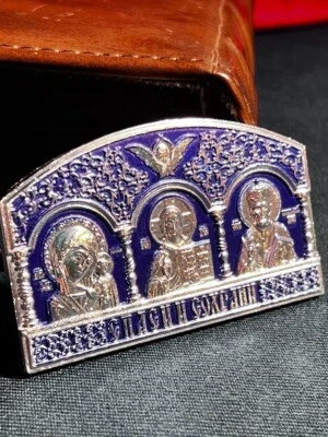 Imán cristiano de latón icono-tríptico, tríptico cristiano, 1,6 x 3,1 pulgadas Foto 1 de 4