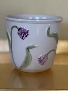 Small White Ceramic Flowerpot with Flowers edges - Picture 1 of 2