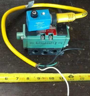 Numatics I12BA400V/I12BA415V 电磁阀 带歧管 24VDC - 带电缆 — 第 1/4 张图片